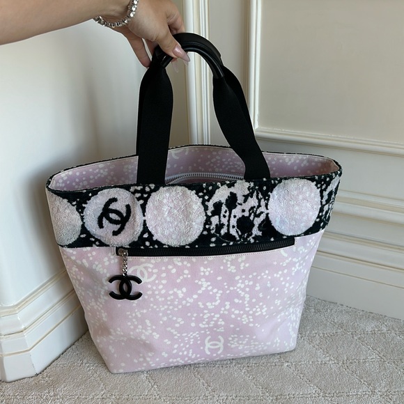 CHANEL Handbags - Chanel Vintage Beach Bag